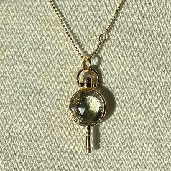 Prasiolite 18K watch key on 18" 18K YG chain - Picture 6 of 8